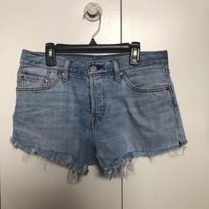 501 LEVI JEAN SHORTS